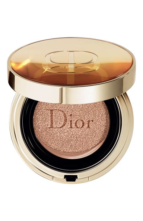 Купить кушон Dior Prestige с тональным эффектом .